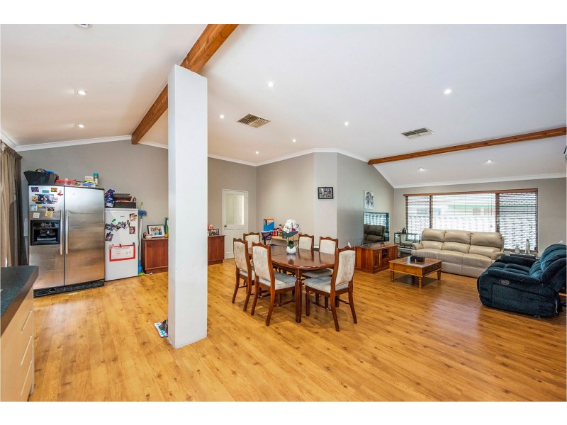 44 Birrine Gardens, High Wycombe WA 6057