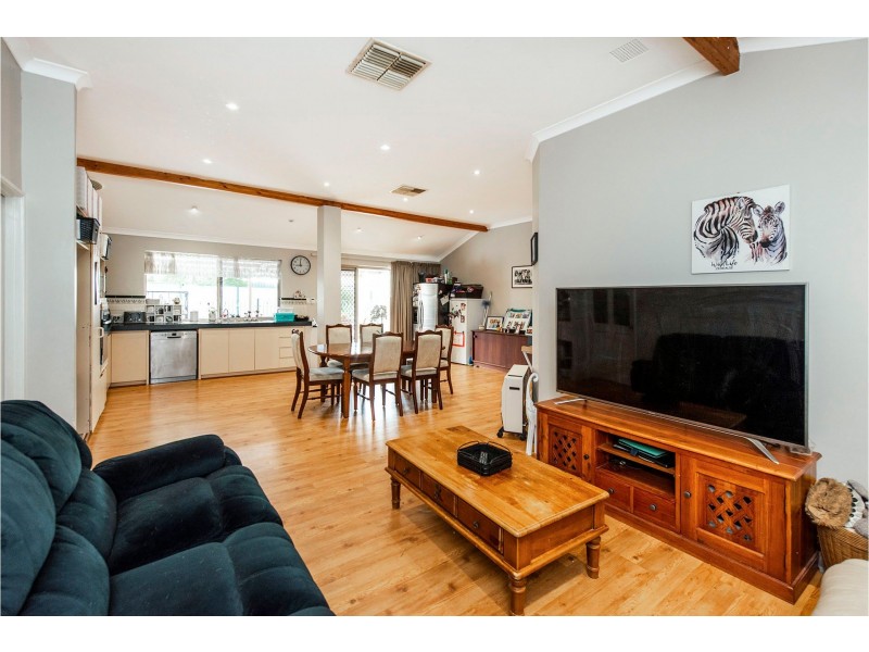 44 Birrine Gardens, High Wycombe WA 6057