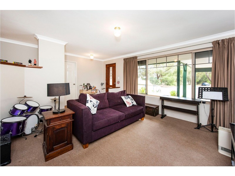 44 Birrine Gardens, High Wycombe WA 6057