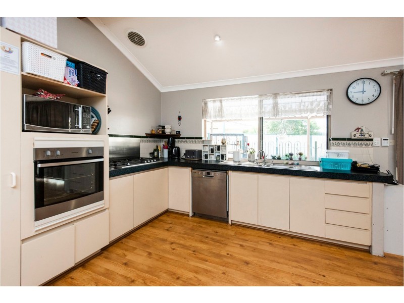 44 Birrine Gardens, High Wycombe WA 6057