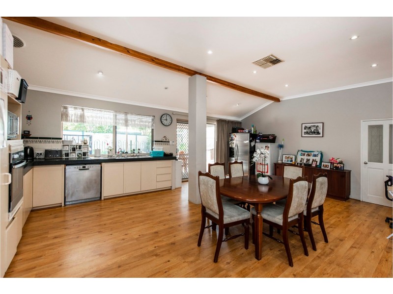 44 Birrine Gardens, High Wycombe WA 6057