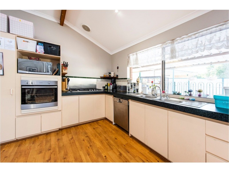 44 Birrine Gardens, High Wycombe WA 6057