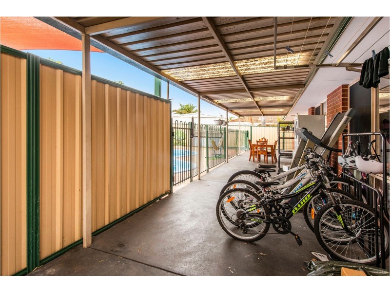 44 Birrine Gardens, High Wycombe WA 6057