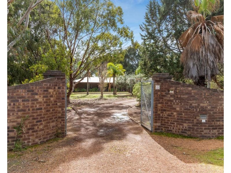 25 Bruce Road, Maida Vale WA 6057