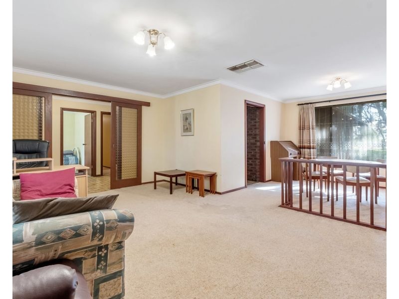 25 Bruce Road, Maida Vale WA 6057