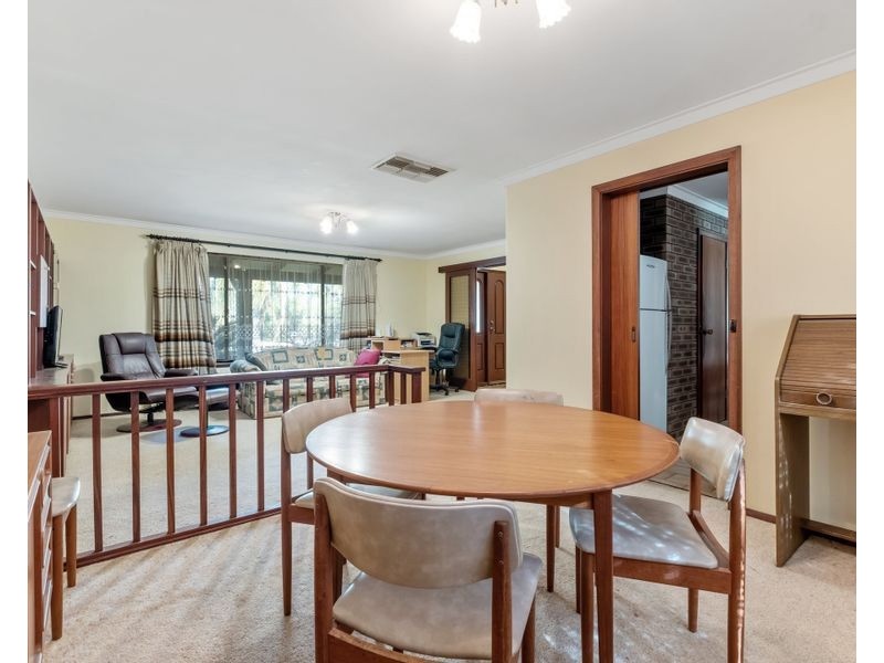 25 Bruce Road, Maida Vale WA 6057