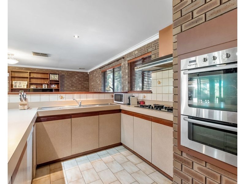 25 Bruce Road, Maida Vale WA 6057