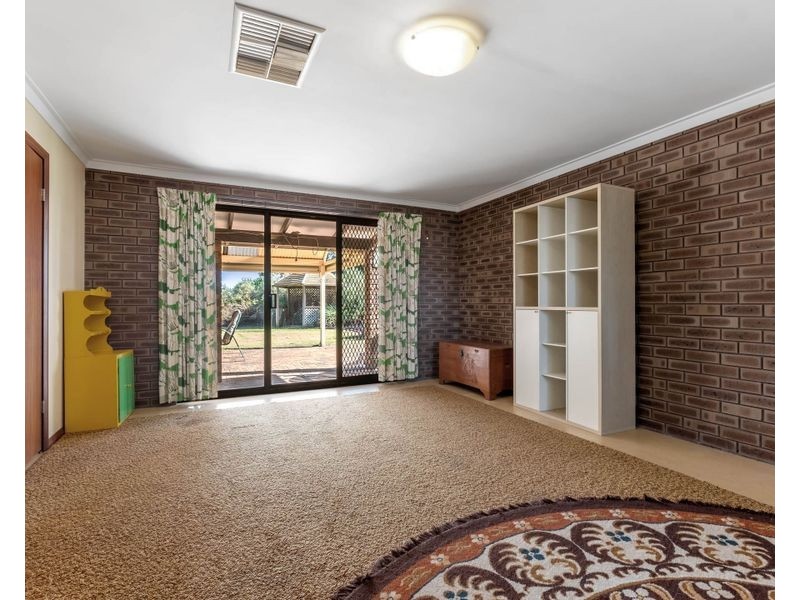 25 Bruce Road, Maida Vale WA 6057