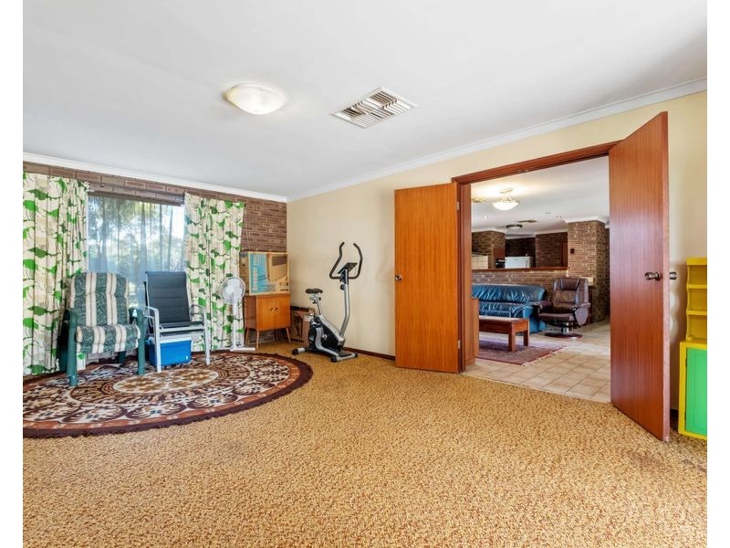 25 Bruce Road, Maida Vale WA 6057