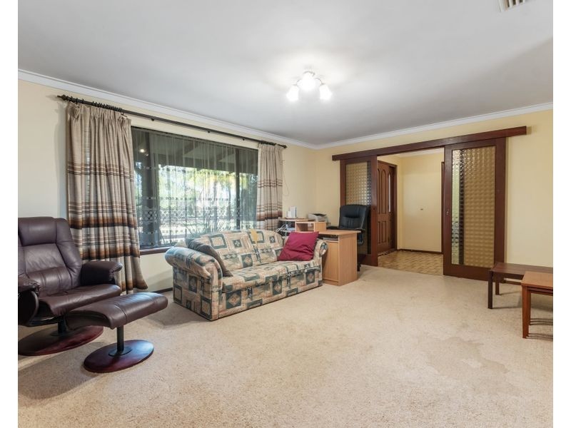 25 Bruce Road, Maida Vale WA 6057