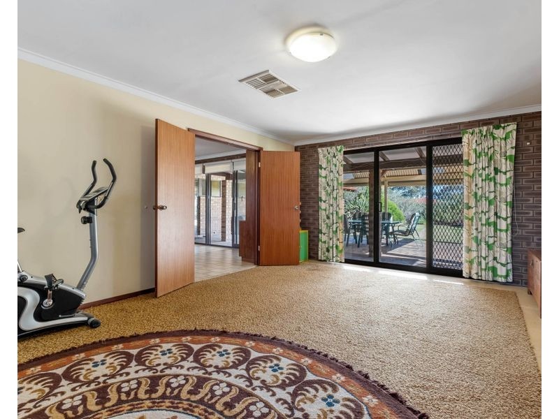 25 Bruce Road, Maida Vale WA 6057