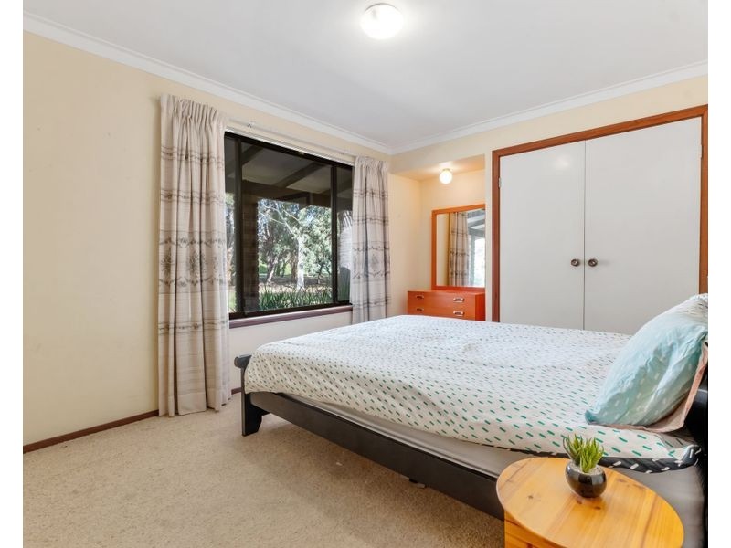 25 Bruce Road, Maida Vale WA 6057