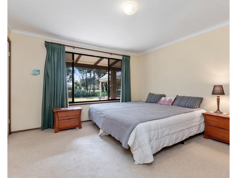 25 Bruce Road, Maida Vale WA 6057