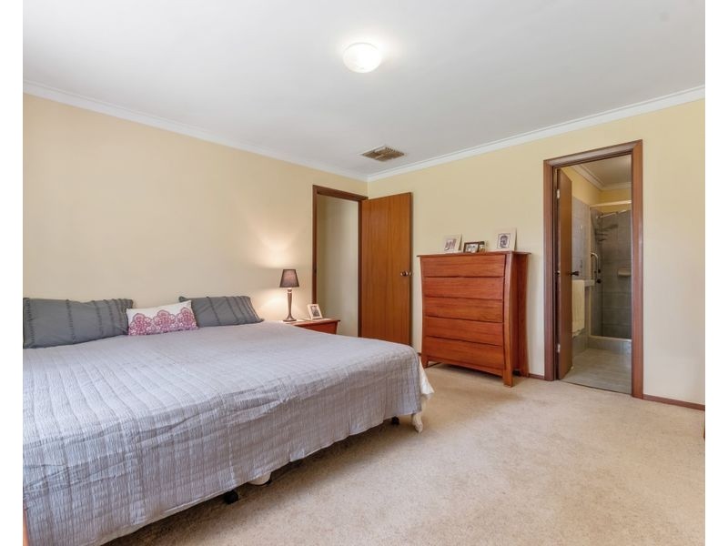 25 Bruce Road, Maida Vale WA 6057