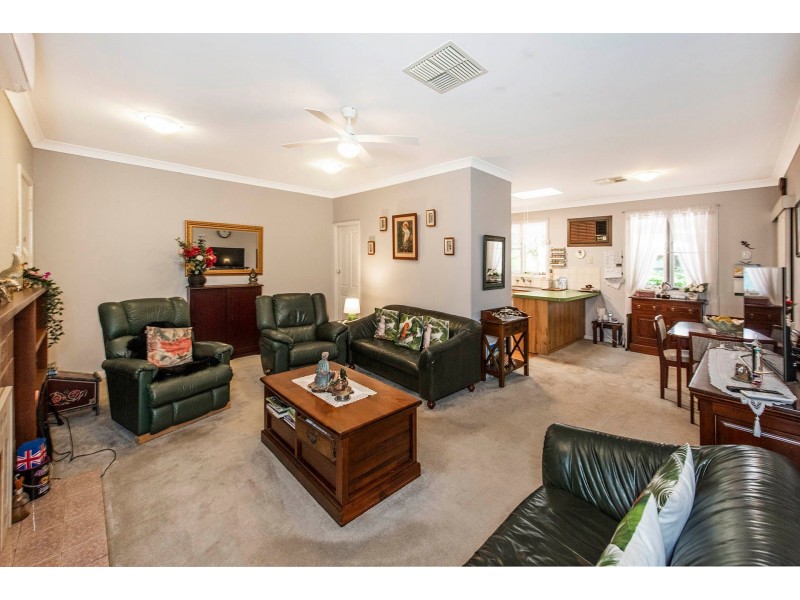 4 Hamilton Road, High Wycombe WA 6057