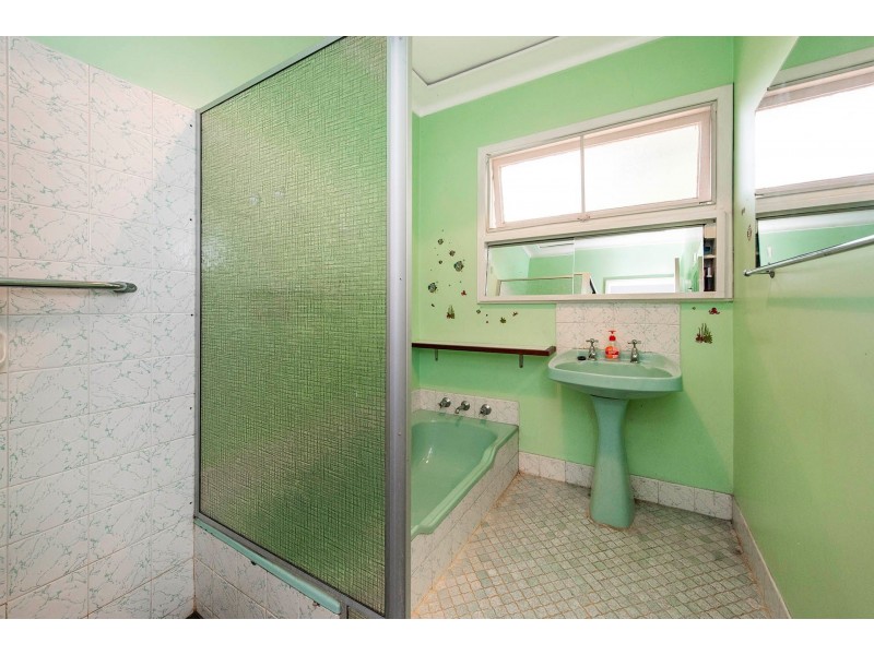 4 Hamilton Road, High Wycombe WA 6057