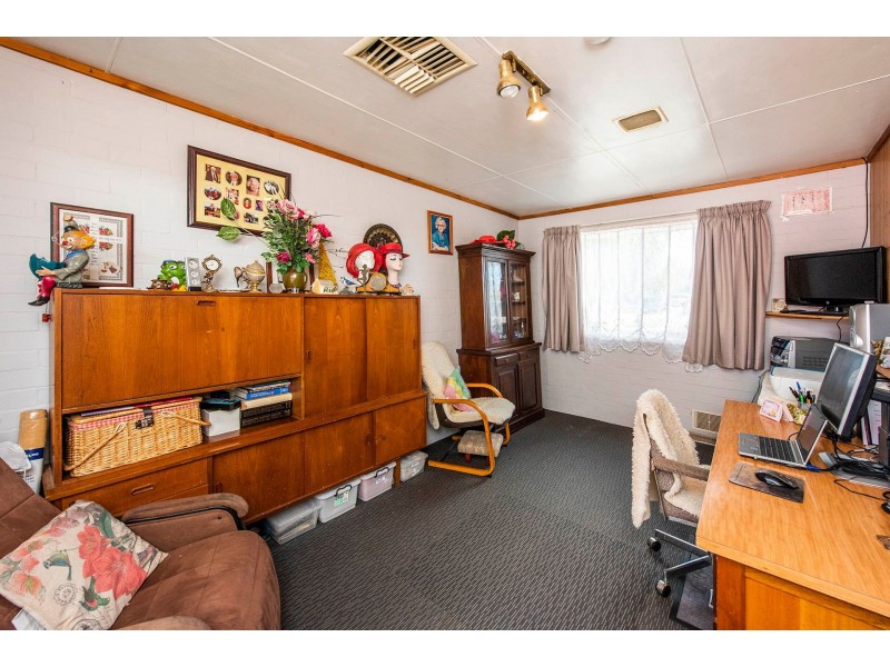 4 Hamilton Road, High Wycombe WA 6057