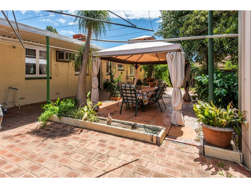 4 Hamilton Road, High Wycombe WA 6057