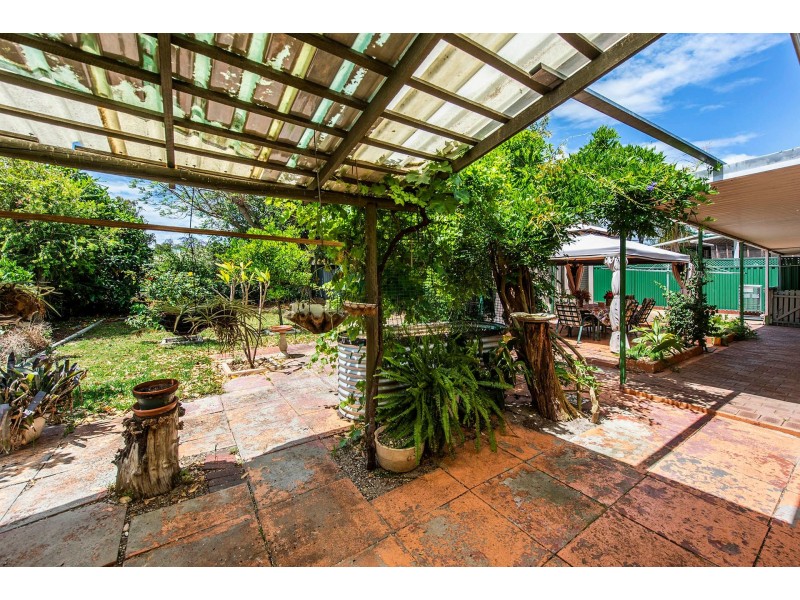 4 Hamilton Road, High Wycombe WA 6057