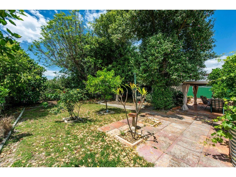 4 Hamilton Road, High Wycombe WA 6057