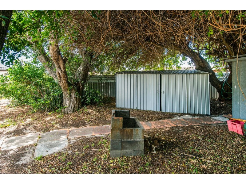 4 Hamilton Road, High Wycombe WA 6057