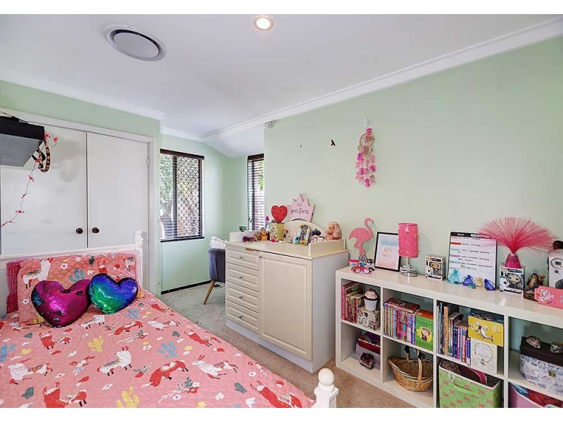 4 Marylebone Court, Alexander Heights WA 6064