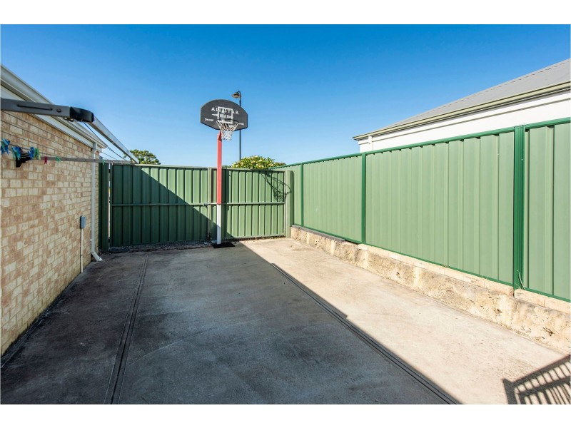 252 Adelaide Street, High Wycombe WA 6057