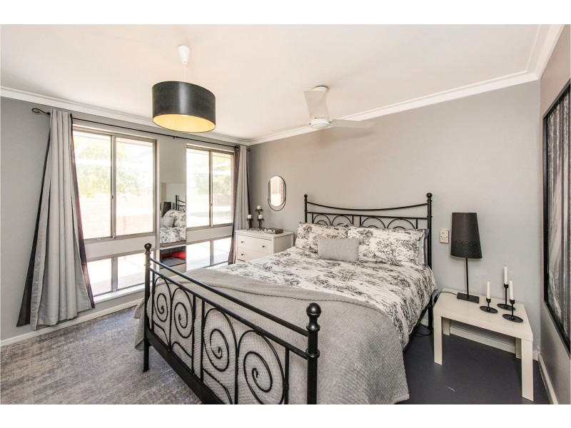 11 Hawkevale Road, High Wycombe WA 6057