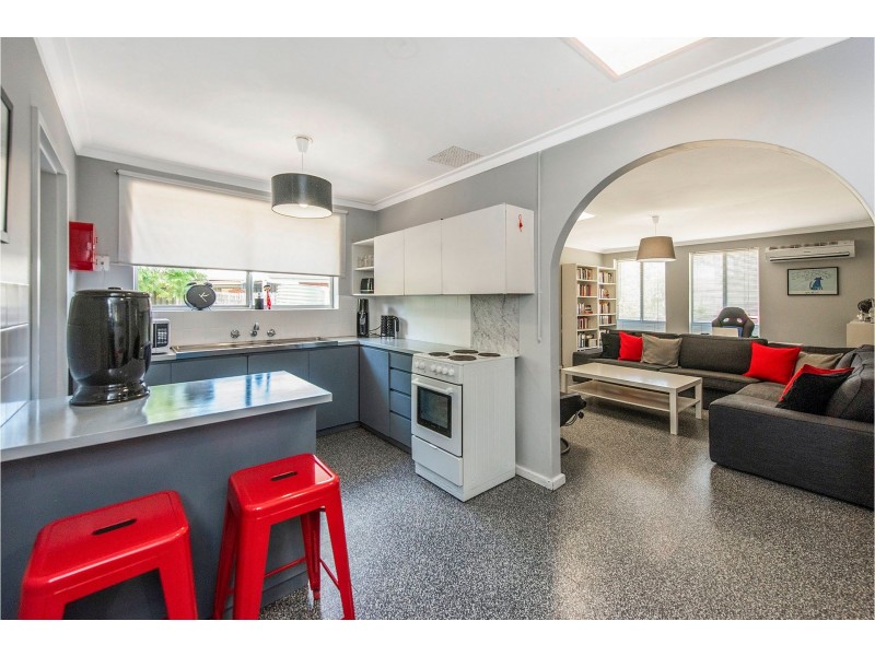 11 Hawkevale Road, High Wycombe WA 6057