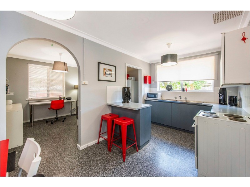 11 Hawkevale Road, High Wycombe WA 6057