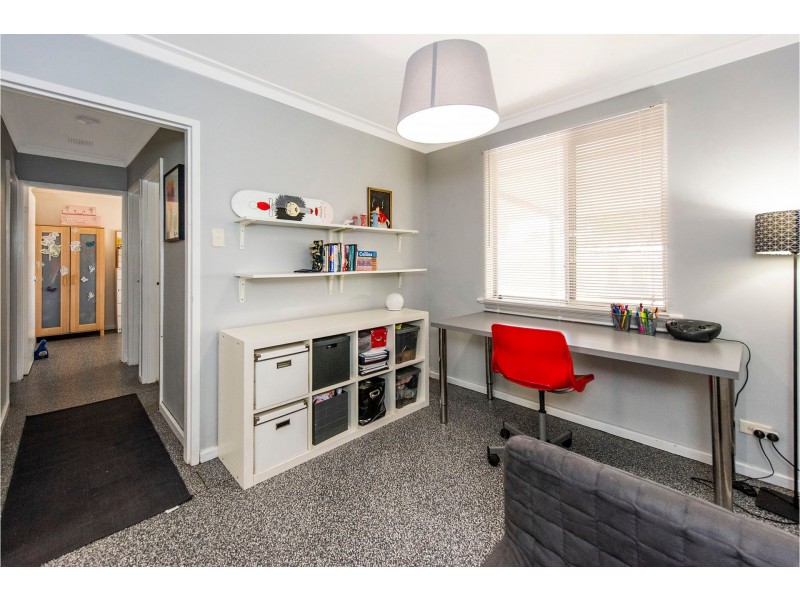 11 Hawkevale Road, High Wycombe WA 6057