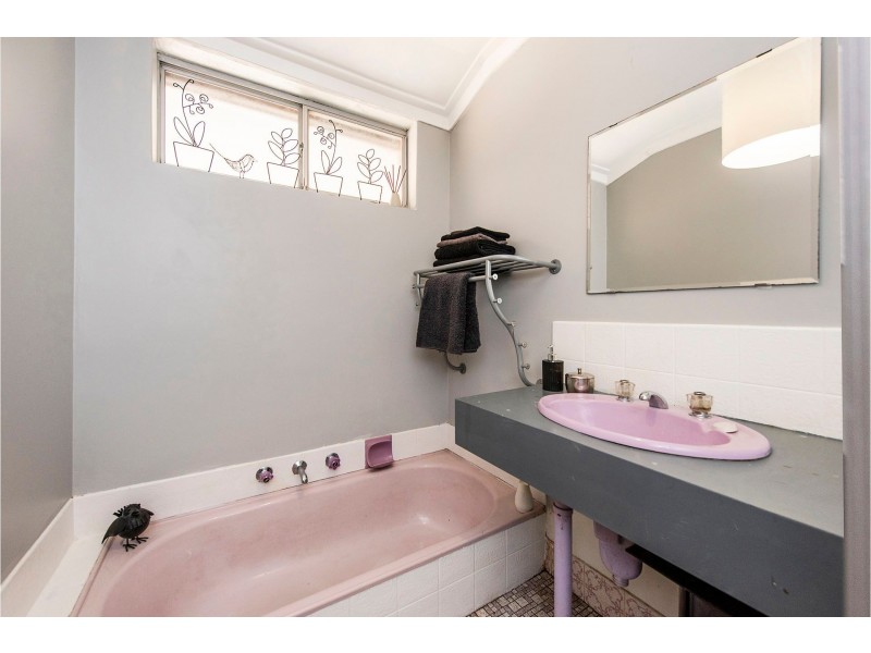 11 Hawkevale Road, High Wycombe WA 6057