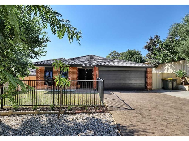 1B Jarril Place, Koongamia WA 6056