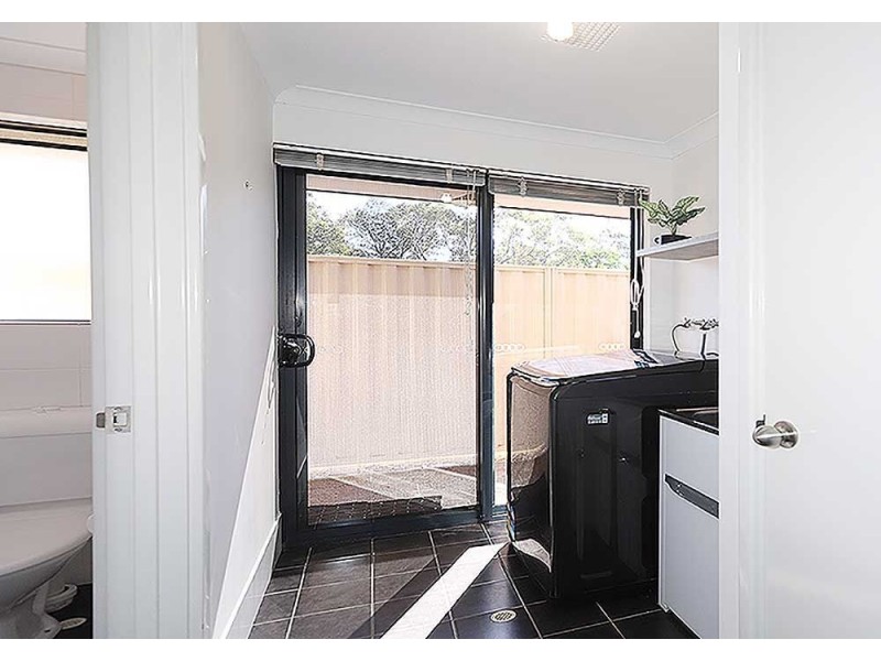 1B Jarril Place, Koongamia WA 6056