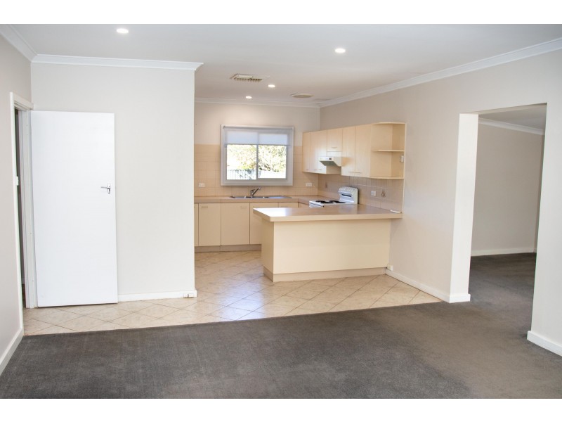 9 Swan Road, High Wycombe WA 6057