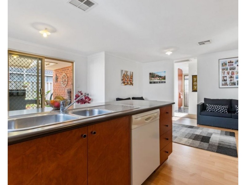 5/4 Wittenoom Road, High Wycombe WA 6057