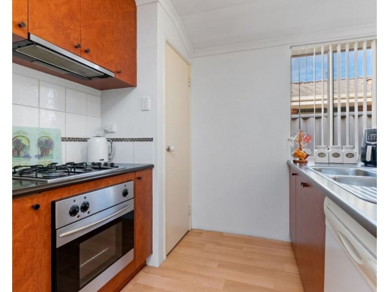 5/4 Wittenoom Road, High Wycombe WA 6057