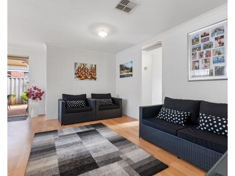 5/4 Wittenoom Road, High Wycombe WA 6057