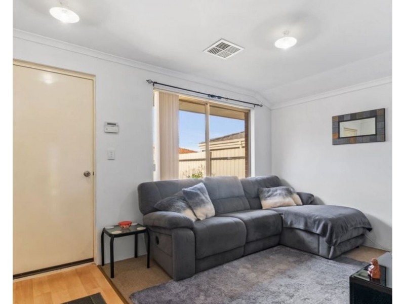 5/4 Wittenoom Road, High Wycombe WA 6057