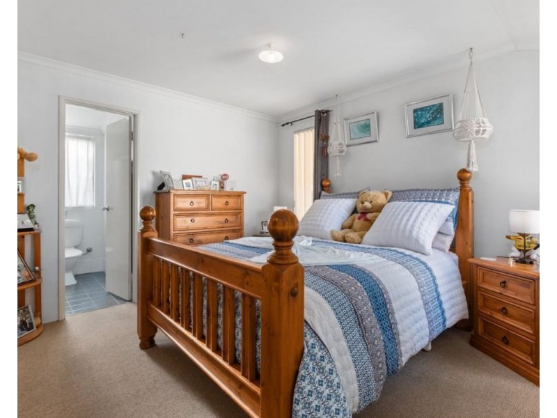 5/4 Wittenoom Road, High Wycombe WA 6057