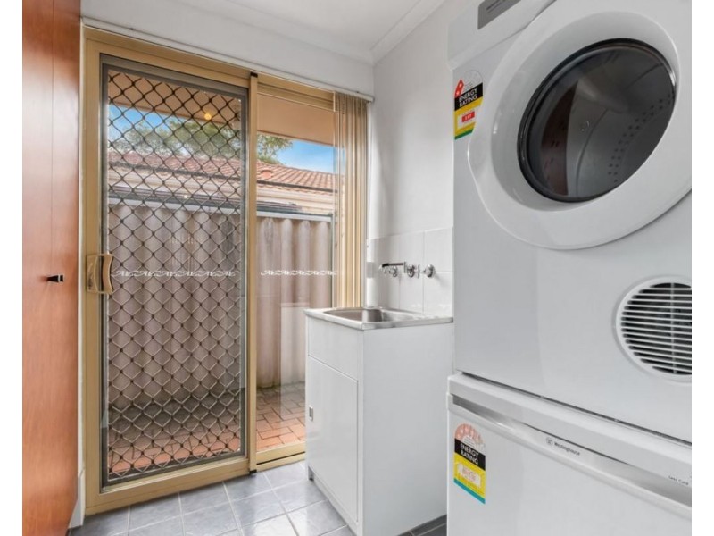 5/4 Wittenoom Road, High Wycombe WA 6057