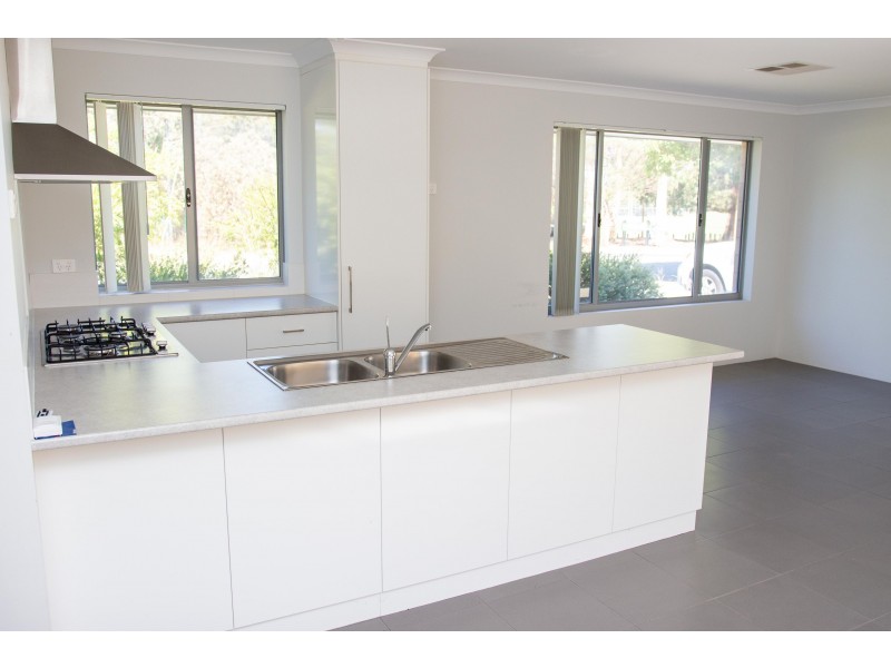 27 Hartfield Road, Forrestfield WA 6058