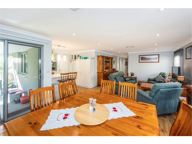 3 Nagal Way, Wattle Grove WA 6107