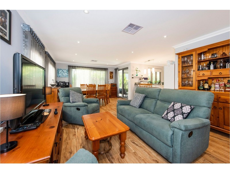 3 Nagal Way, Wattle Grove WA 6107