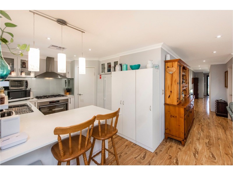 3 Nagal Way, Wattle Grove WA 6107