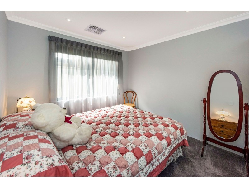 3 Nagal Way, Wattle Grove WA 6107