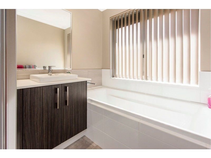 3 Nagal Way, Wattle Grove WA 6107