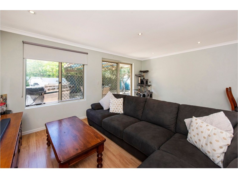 3/2a Frost Street, Swan View WA 6056