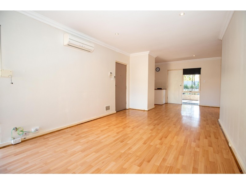 35 Amanda Drive, Camillo WA 6111