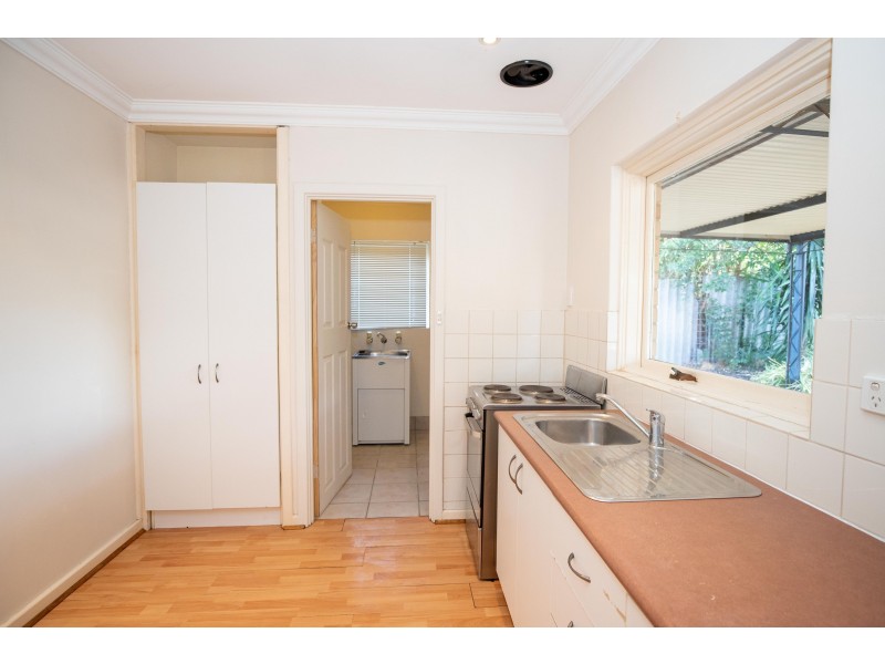35 Amanda Drive, Camillo WA 6111